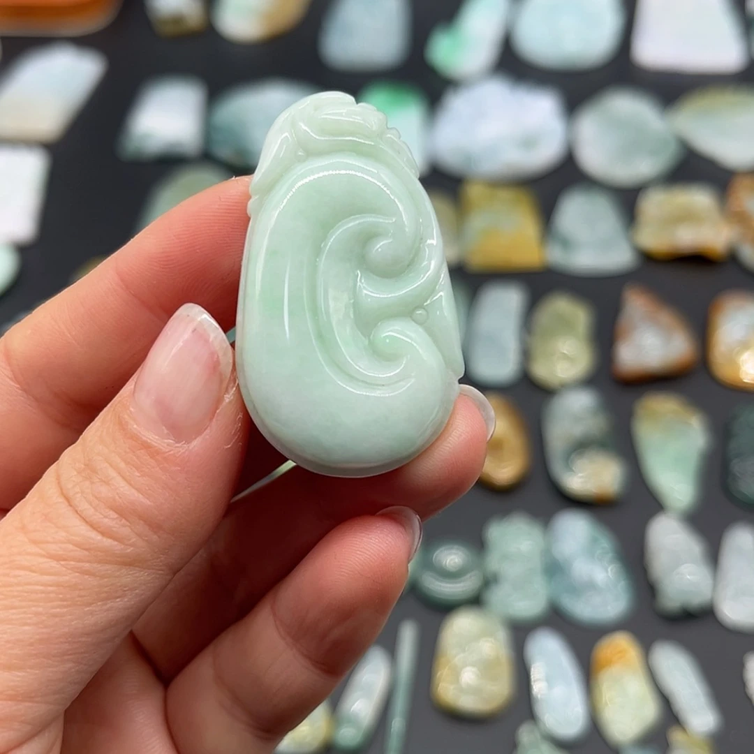 【闪购商品】翡翠颈饰未镶嵌如意