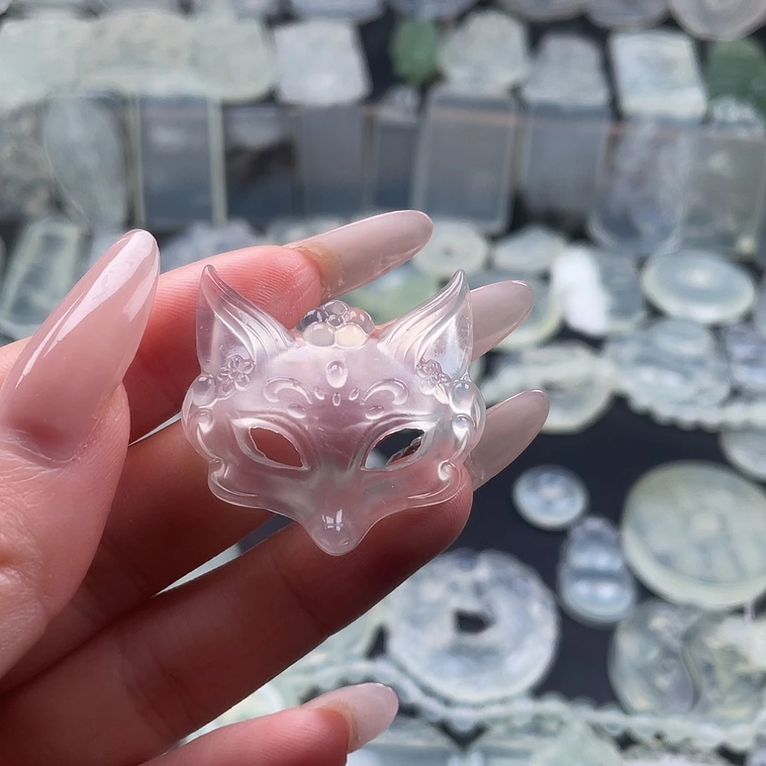 岫玉未镶嵌颈饰狐狸面具