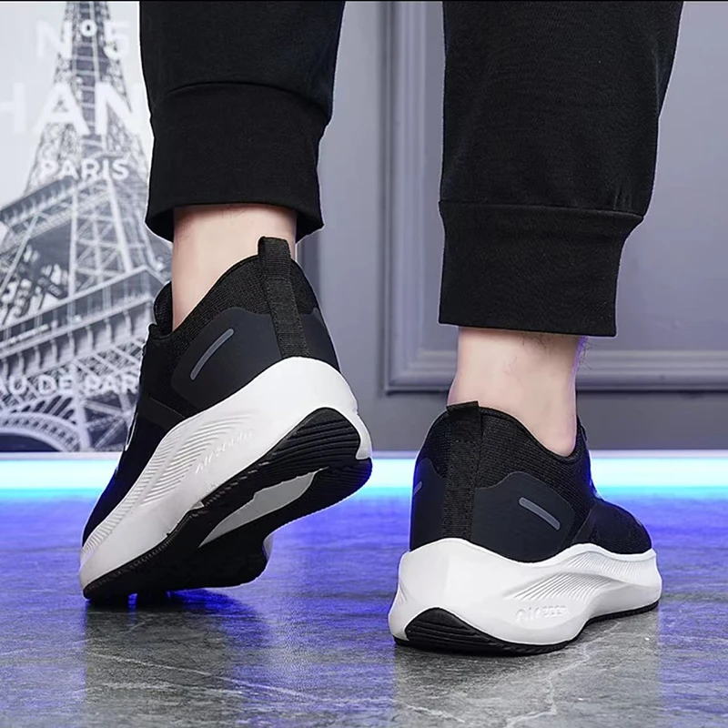 新款男鞋2025春夏季时尚运动鞋飞织网面透气轻便休闲旅游跑步鞋