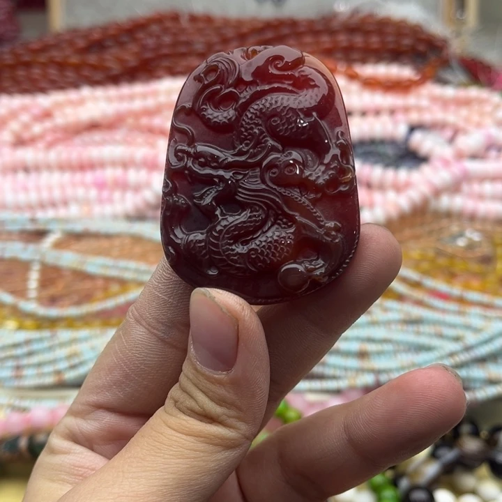 玛瑙/玉髓珠宝半成品未镶嵌一个雕刻龙玛瑙吊坠随机发