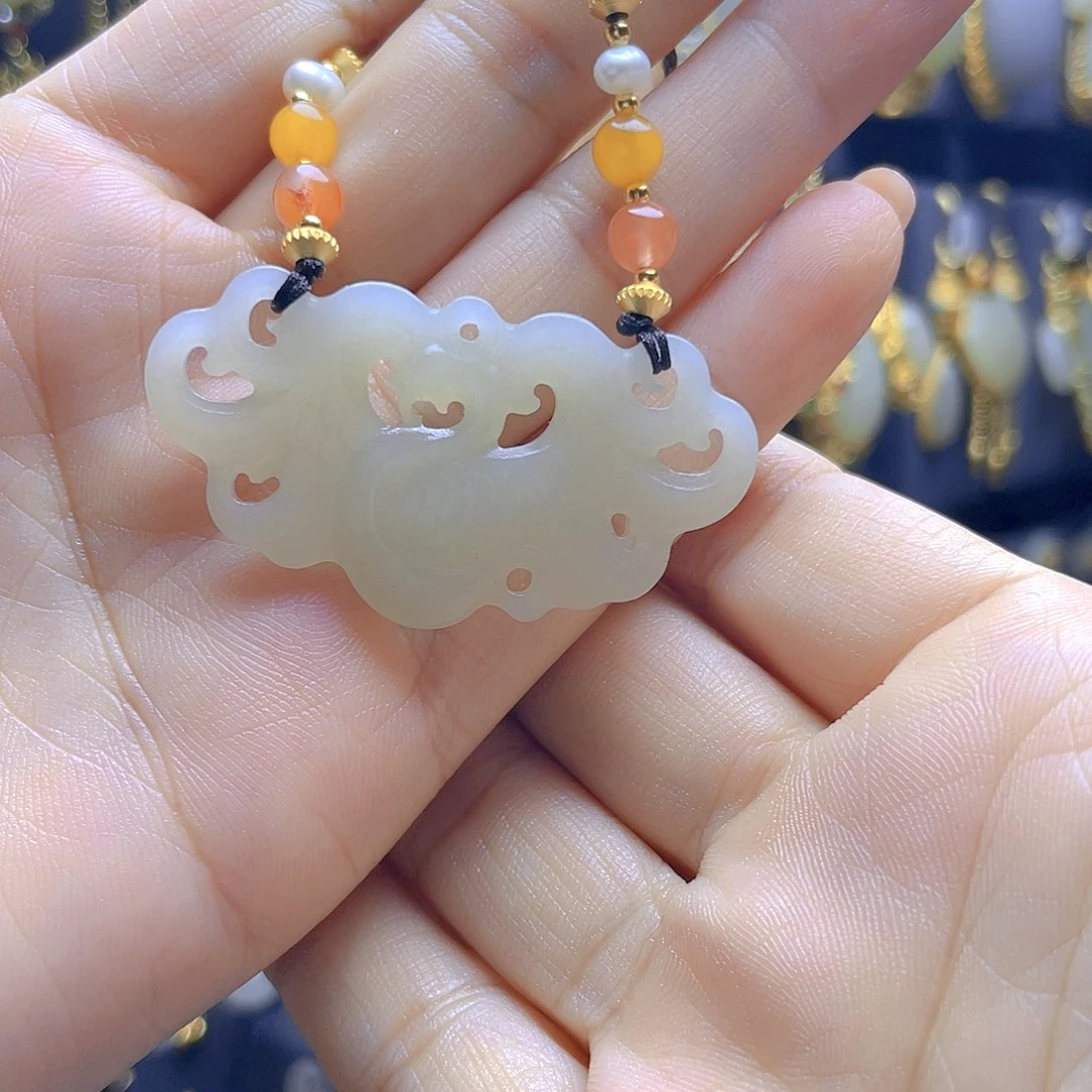 和田玉未镶嵌颈饰