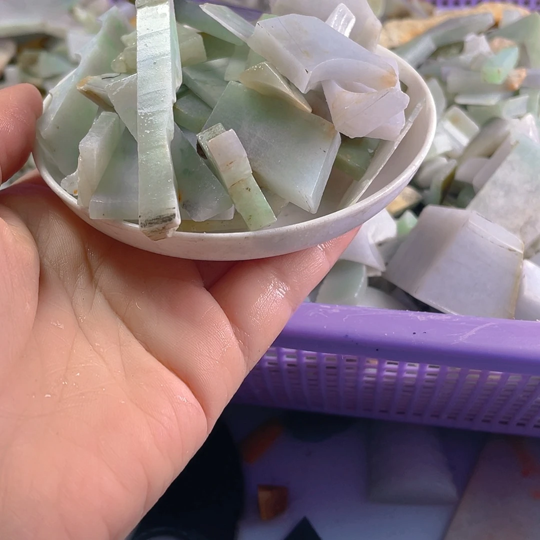 颈饰未镶嵌翡翠脉*叔