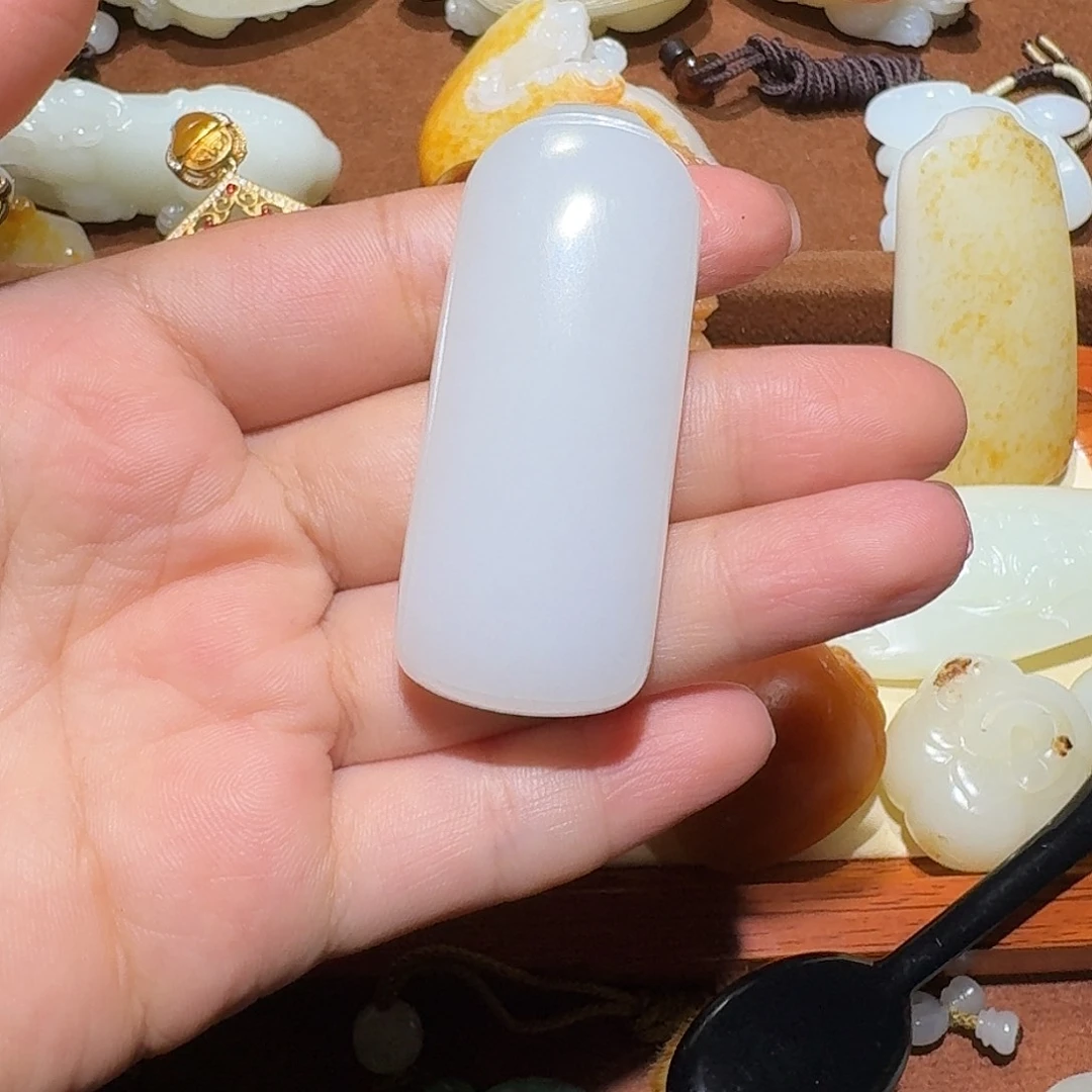 和田玉未镶嵌颈饰雅**3