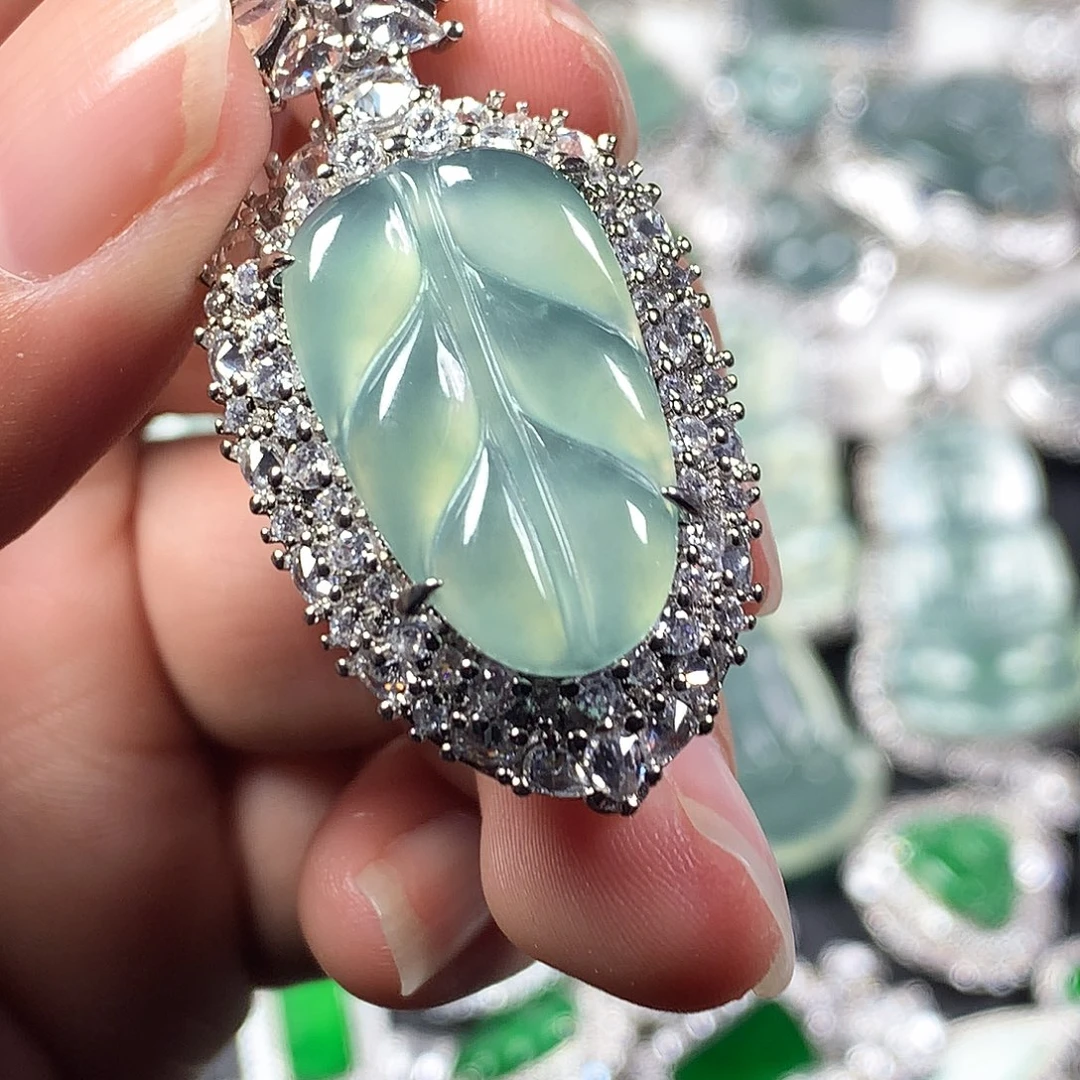 翡翠未镶嵌颈饰叶子