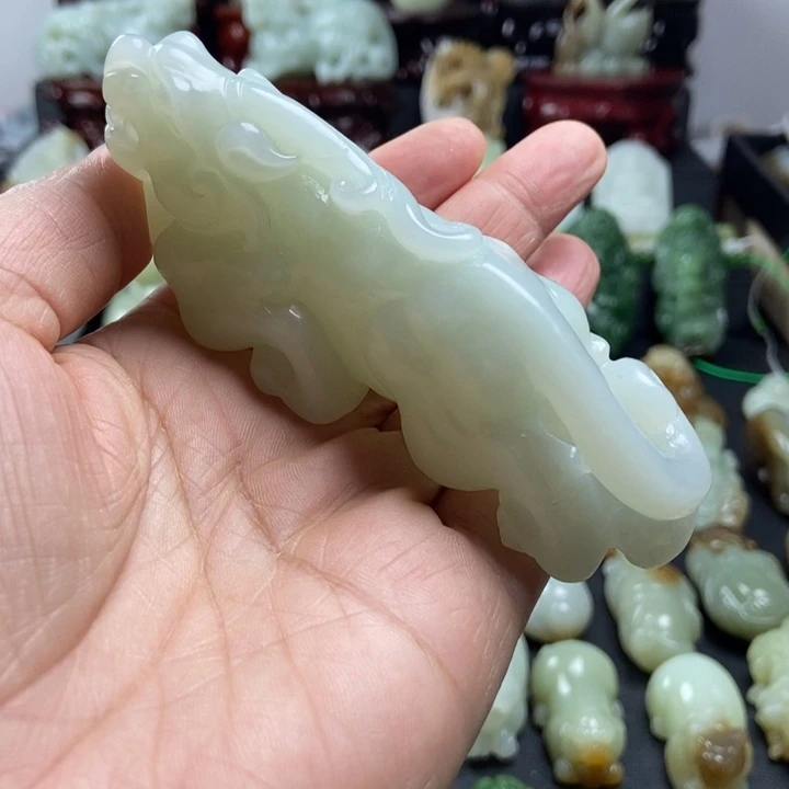 王***2和田玉未镶嵌颈饰