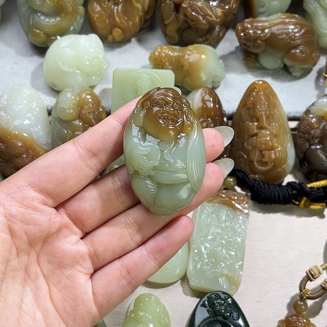 和田玉未镶嵌颈饰