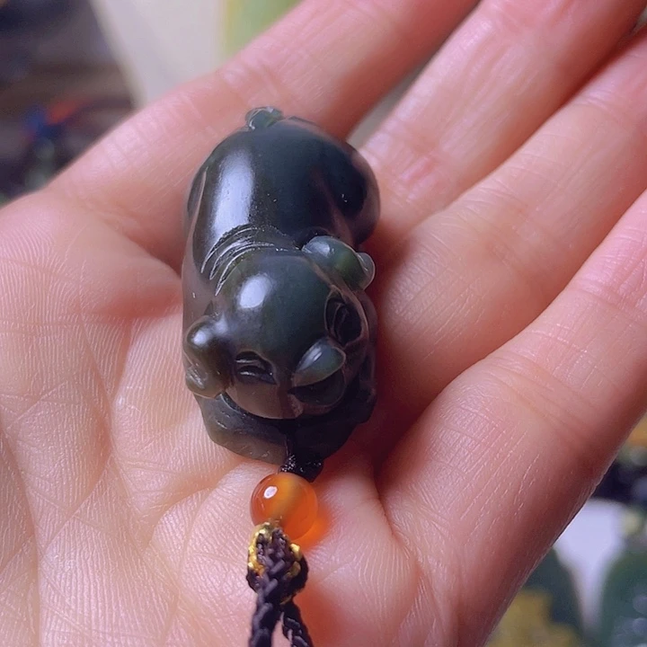 未镶嵌岫岩河磨玉（透闪石质玉）把件