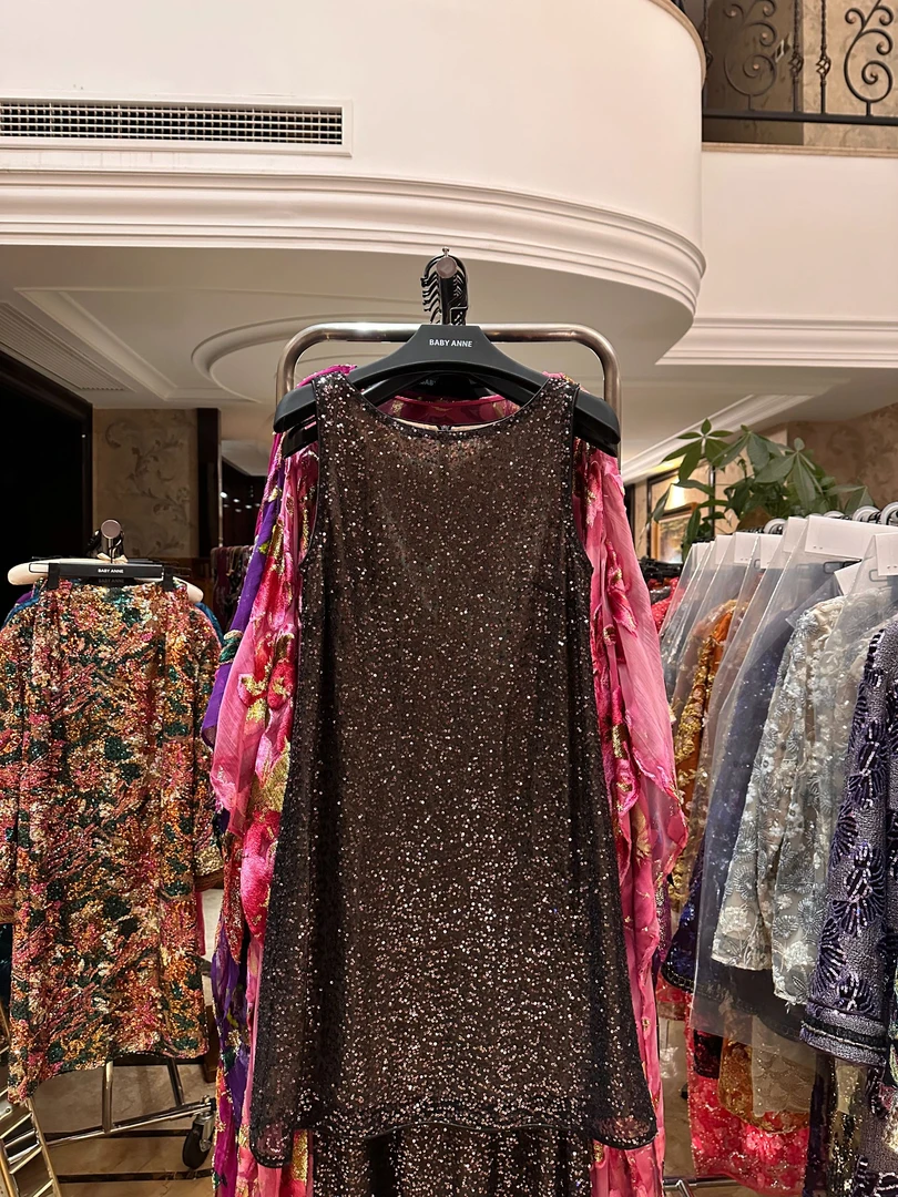 BABY ANNE【Rish Asians】-奢华亮片黑圆领长短款V领连衣裙PD243013