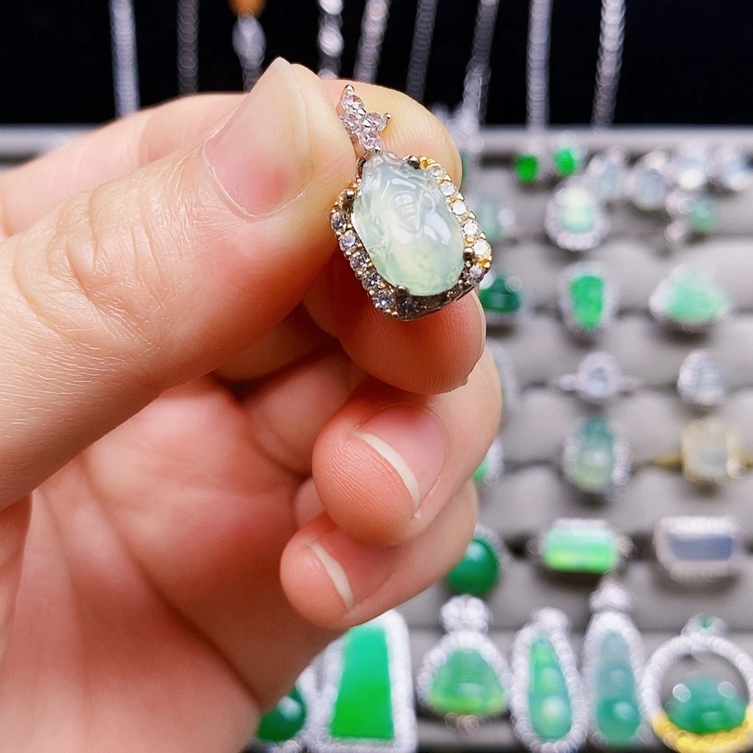 翡翠银S925镶嵌颈饰貔貅