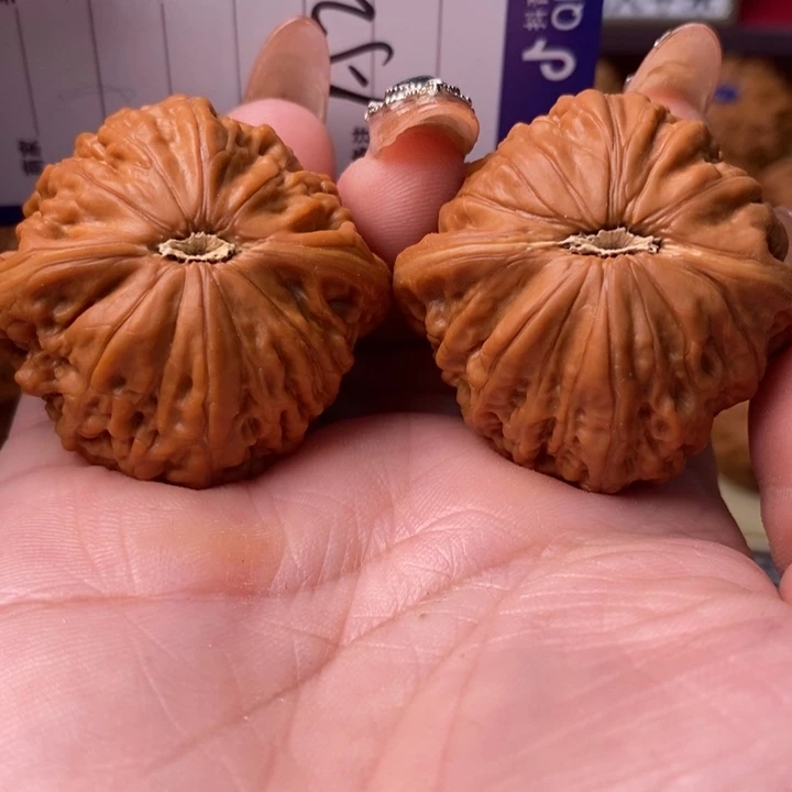 君***逑桃核把件全品大铁锤