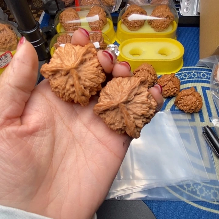 河***械桃核吊坠三棱核桃