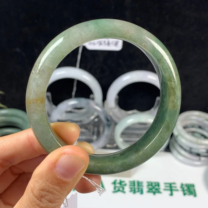 翡翠未镶嵌手镯48号。55.8圈