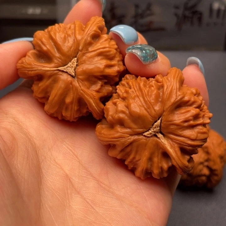 三***哥文玩核桃吊坠白狮子