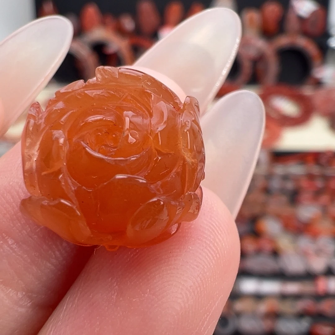 南红玛瑙未镶嵌颈饰牡丹花