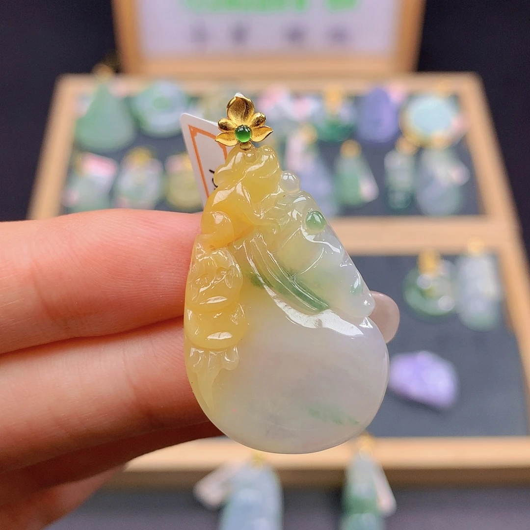 颈饰18K金镶嵌翡翠翡翠