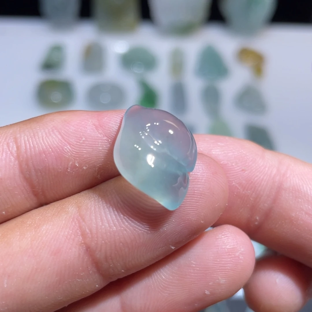 颈饰未镶嵌翡翠玉兰花