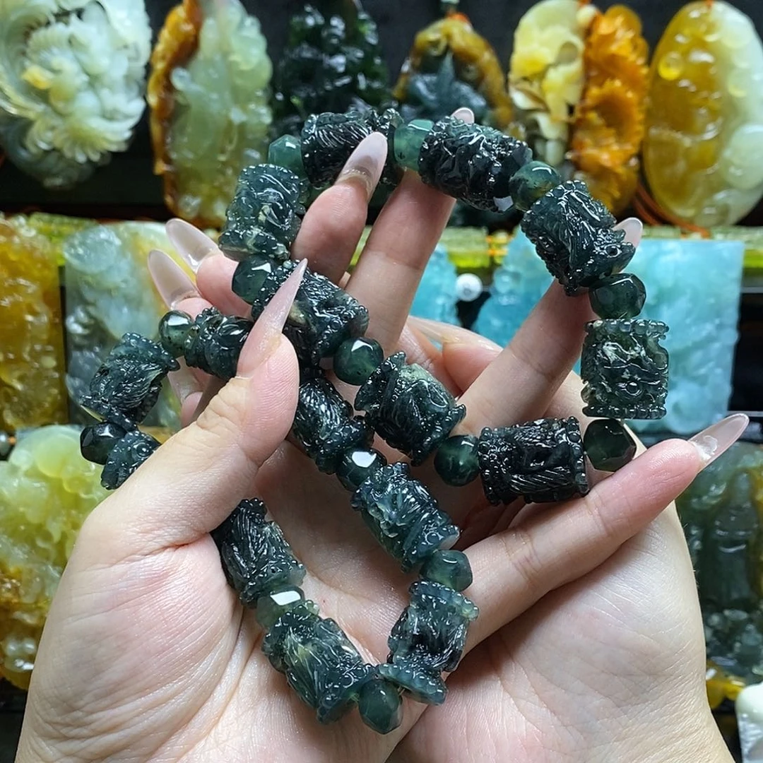 阳***岸蛇纹石玉未镶嵌颈饰