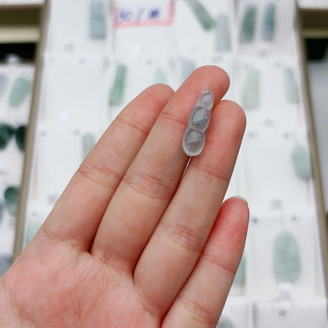 翡翠颈饰未镶嵌豆子