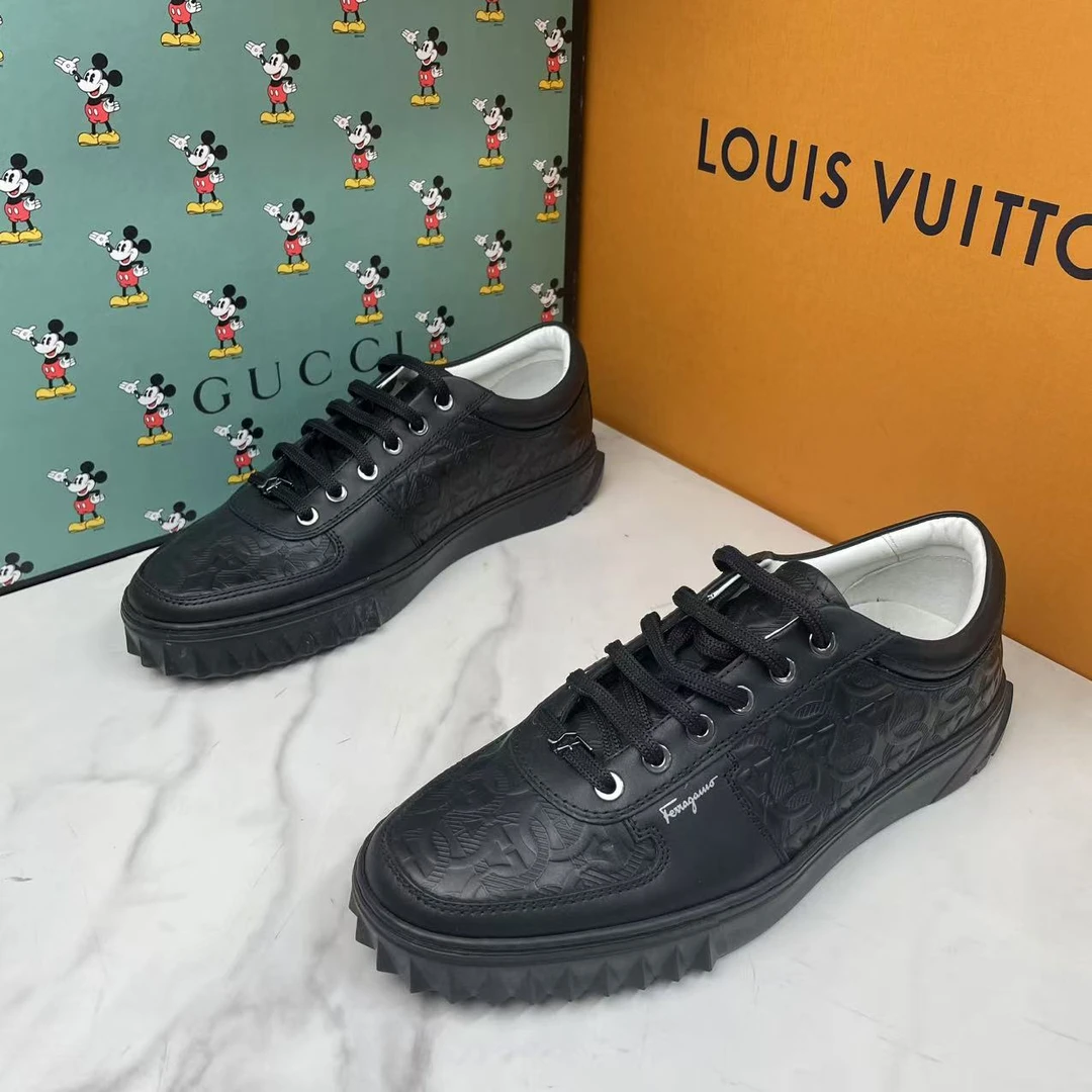 未使用 FERRAGAMO/菲拉格慕 黑色浮雕老花潮流百搭板鞋/39国码