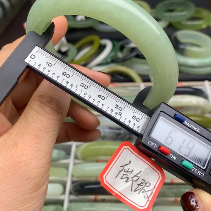 蛇纹石玉未镶嵌手镯971