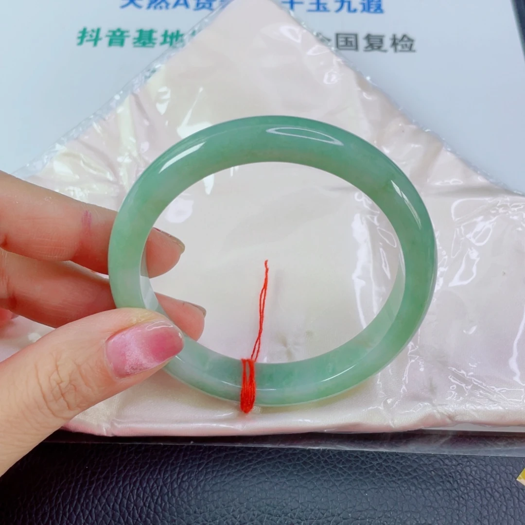 幸***m翡翠手镯未镶嵌天然