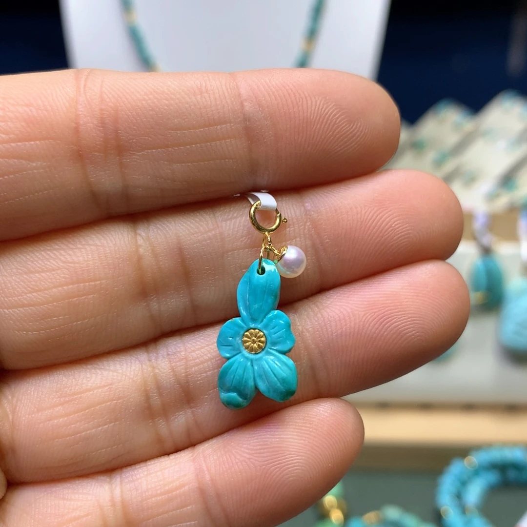 绿松石吊坠18K金镶嵌