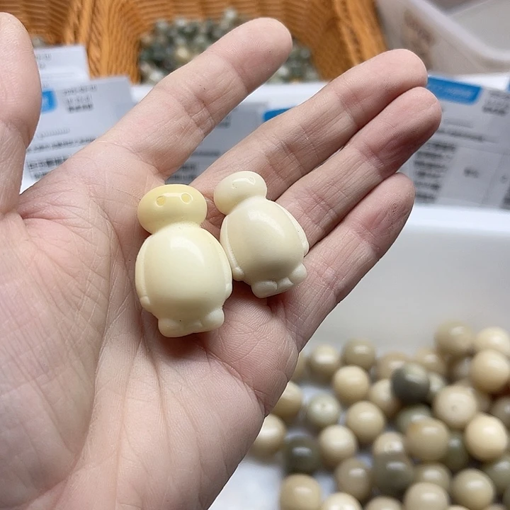 白玉菩提吊坠*‍***微瑕大白2颗