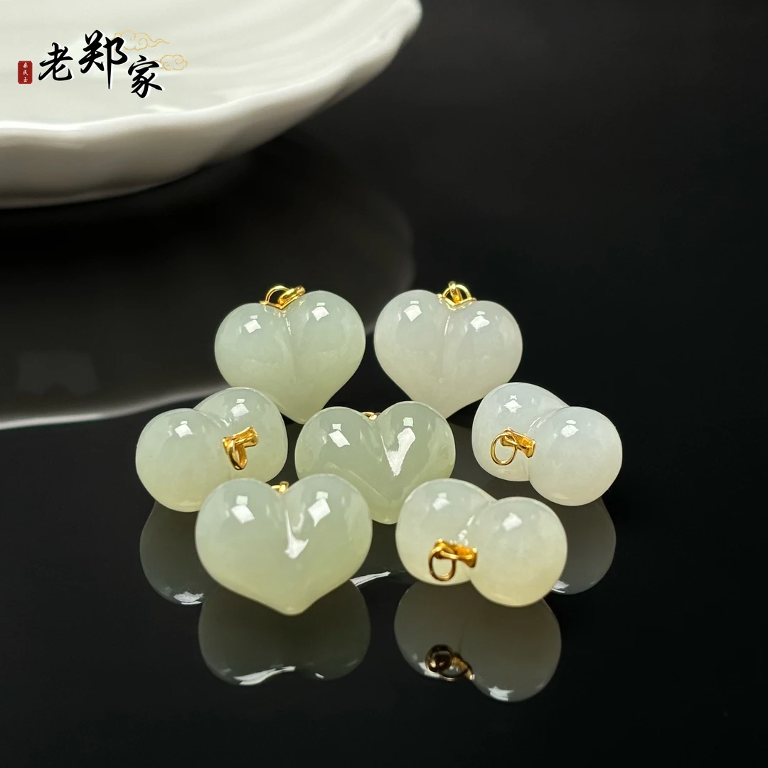 【老郑家】18k金和田玉爱心吊坠 3342-6 多样性发一件 约16*18*11mm