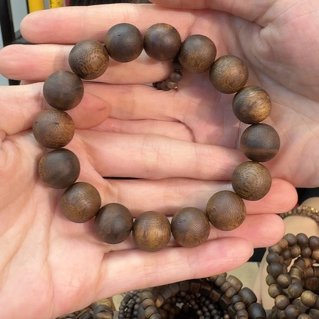 手串沉香绿奇楠1.4单圈瑕疵多样性发一条