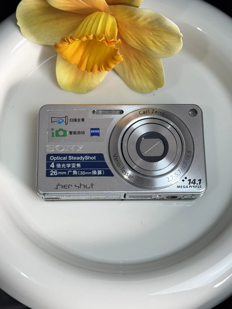 9新 Sony/索尼 w350 银色 屏幕划痕 复古ccd数码相机