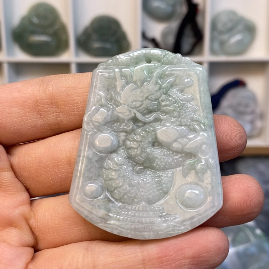 翡翠颈饰未镶嵌龙