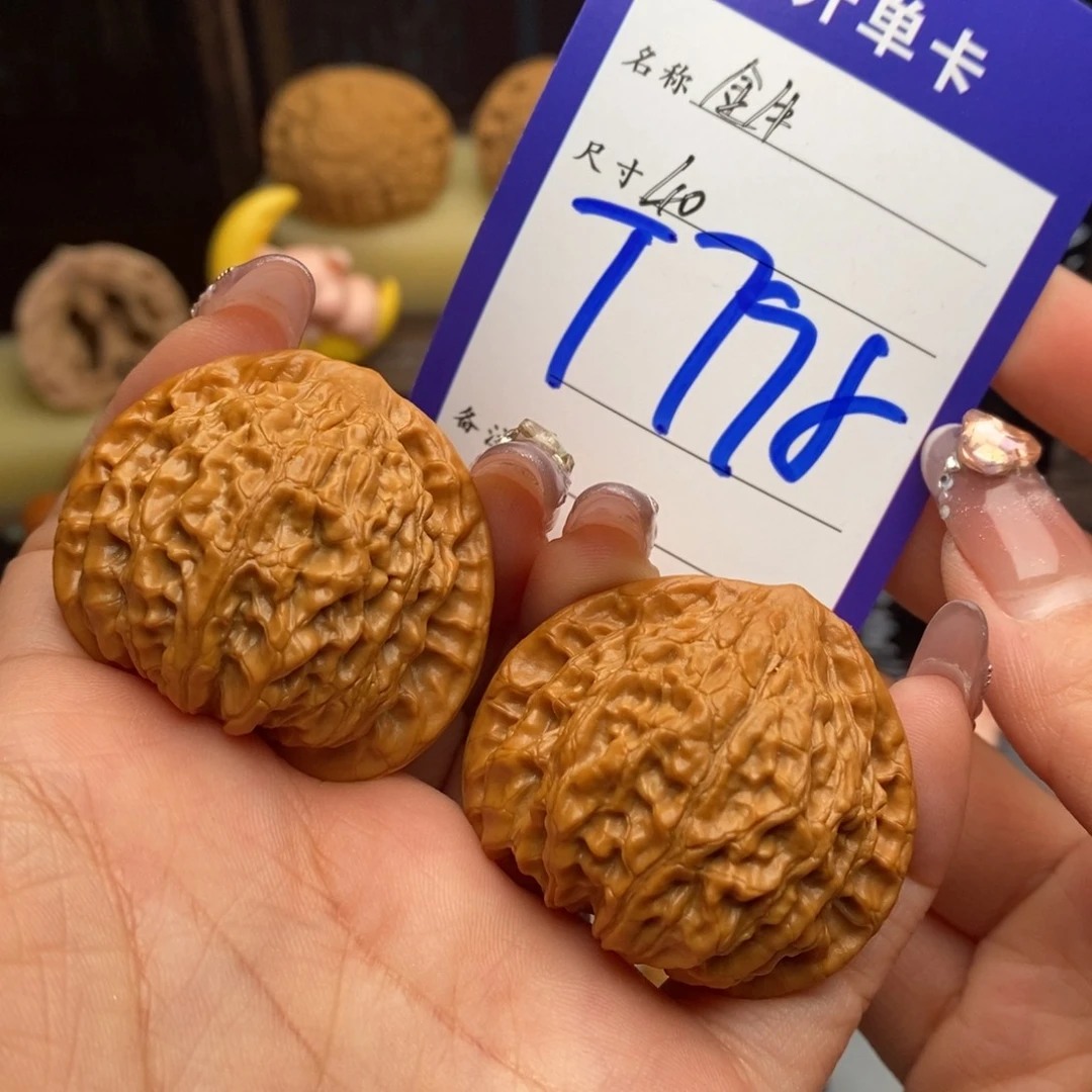 文玩核桃吊坠金牛
