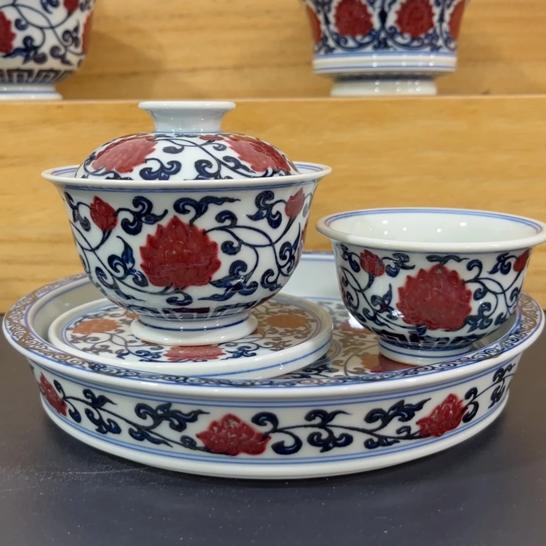 青花釉里红金刚莲
