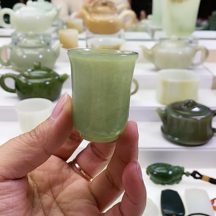 未镶嵌和田玉挂件杯子