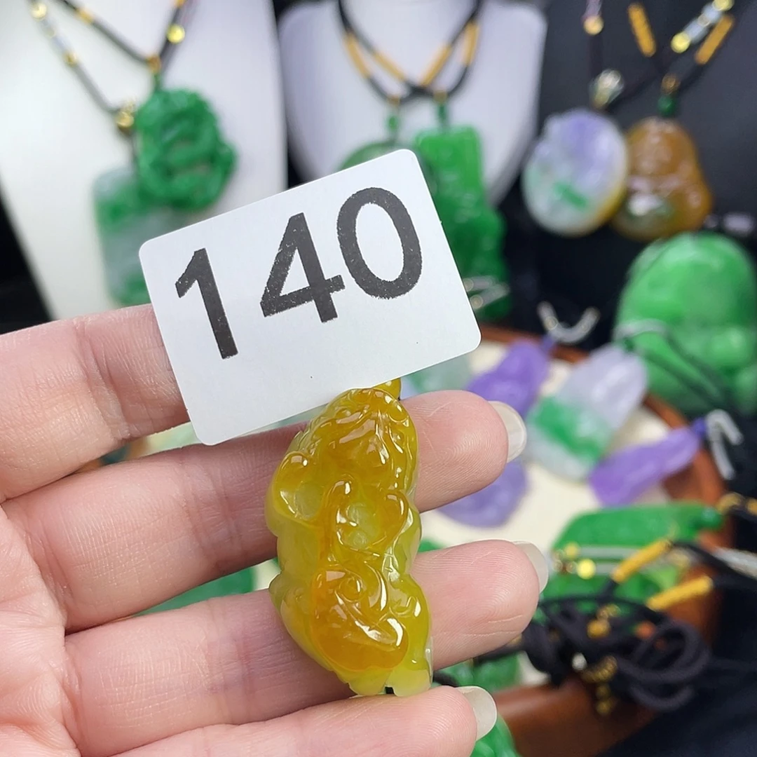 翡翠未镶嵌吊坠(赠链)