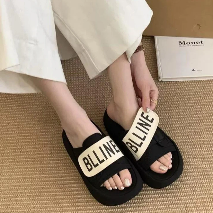 【郁儿严选】826221季新款欧货魔术贴帆布外穿字母时尚厚底休闲拖鞋