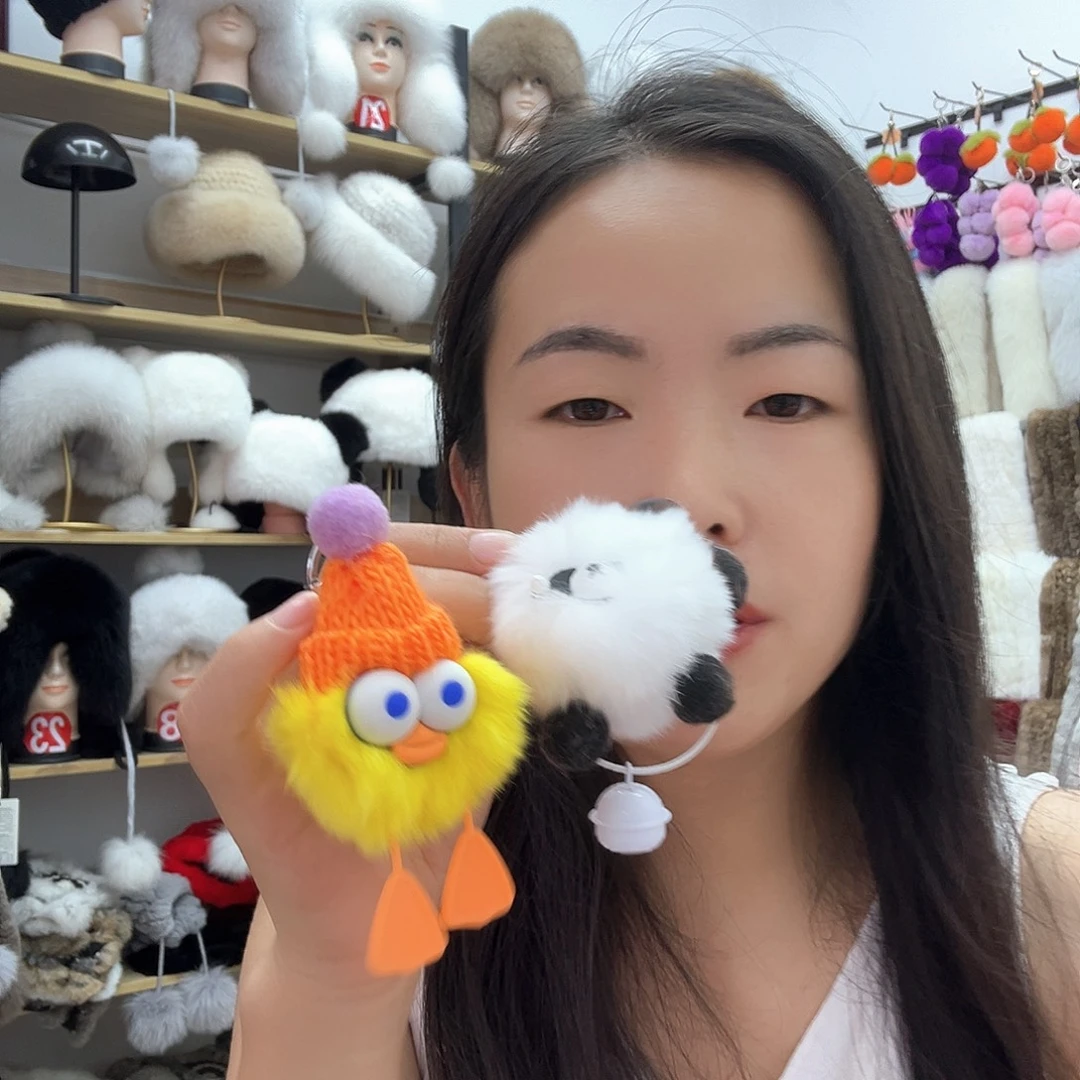 兔毛黄色鸭子和小熊猫