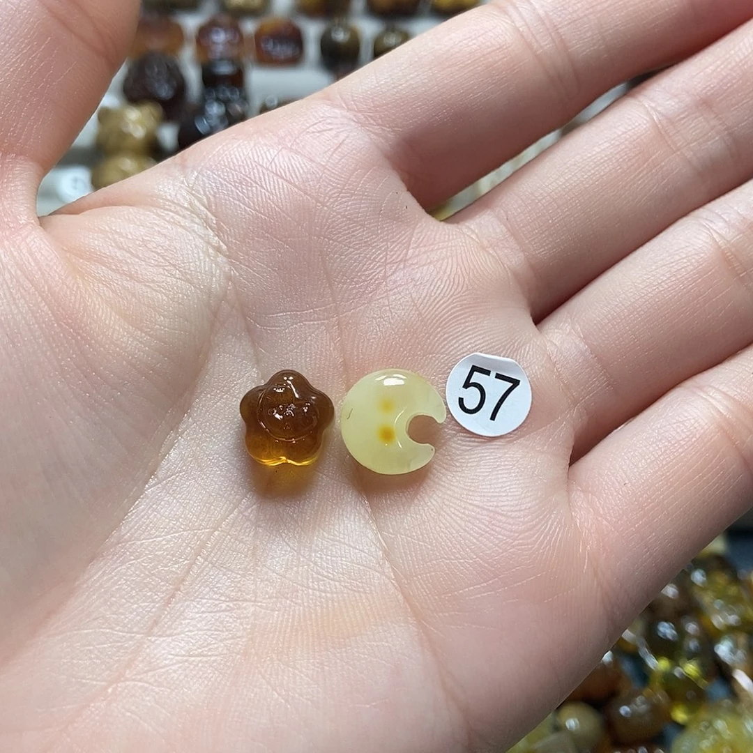 琥珀裸石未镶嵌?***蓉，