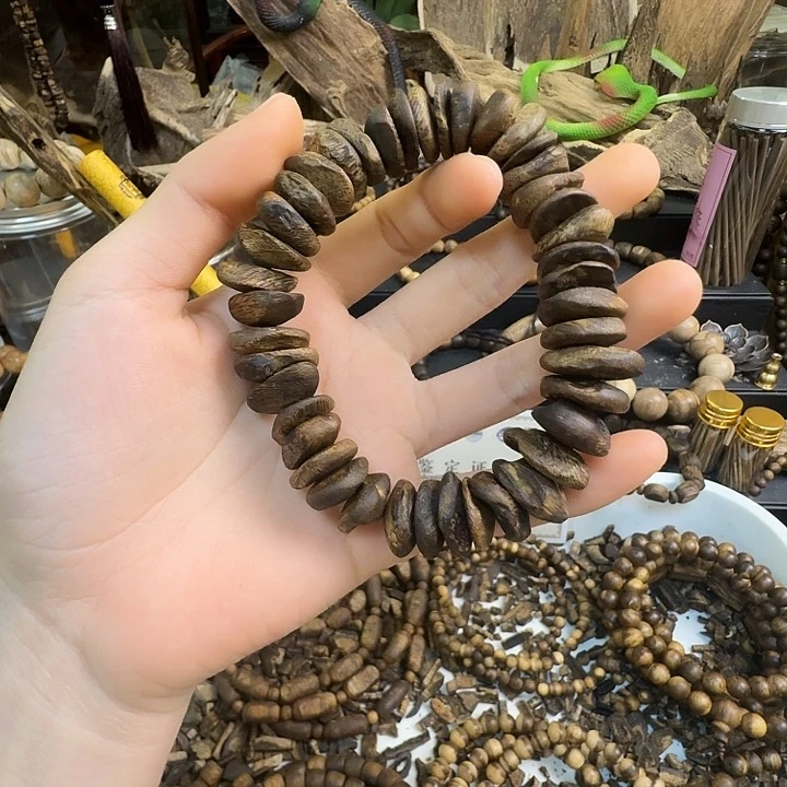 沉香沉香碎屑海南虫漏绿棋1.6大28克➕沉香碎屑多样性