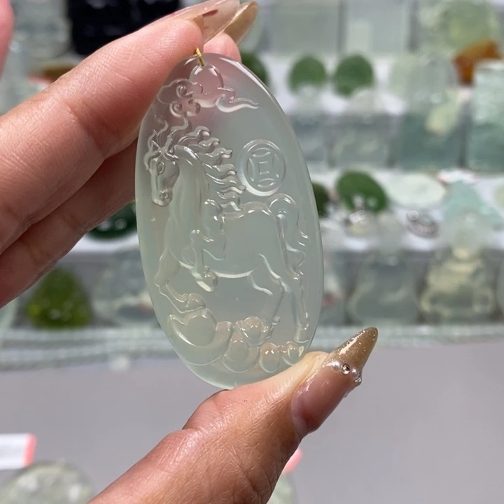 蛇纹石玉颈饰未镶嵌似**痕