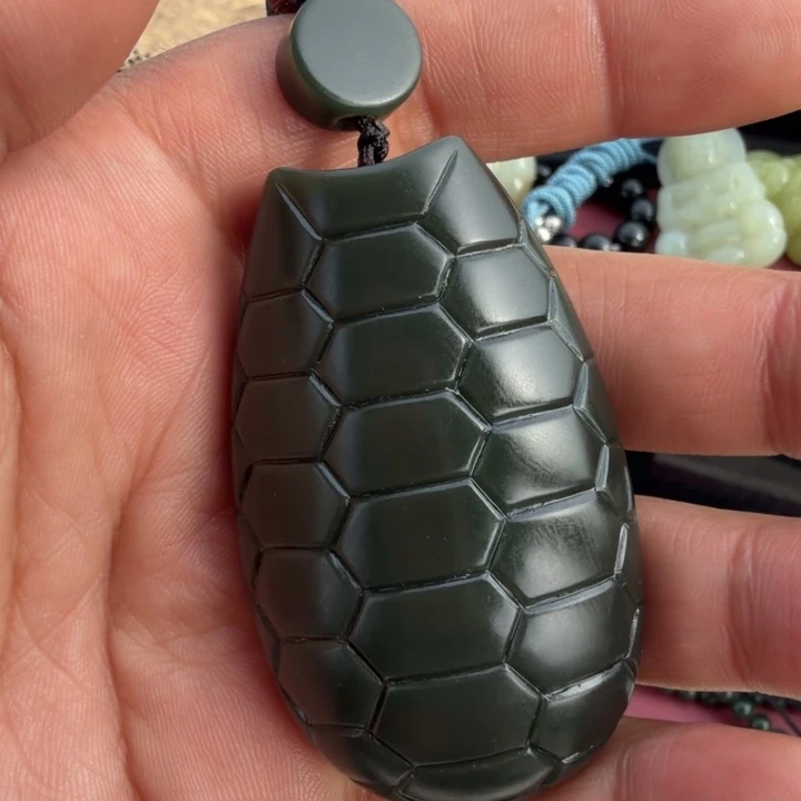 花***儿和田玉未镶嵌颈饰