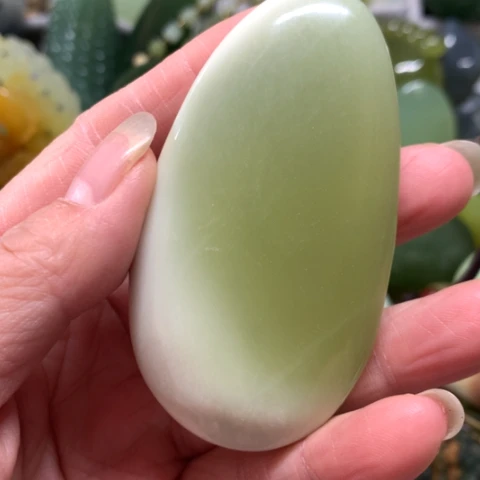 蛇纹石玉未镶嵌手把件