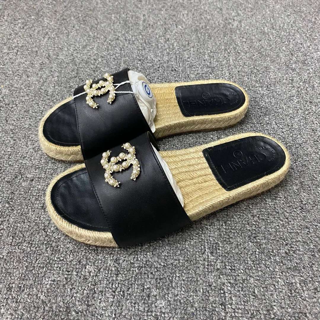 95新 Chanel/香奈儿 98新/35.5码/黑色皮面珍珠logo拖鞋/BF01388