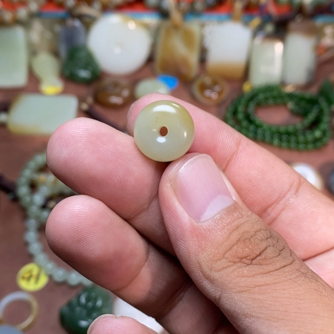 乔***1吊坠(不含链)未镶嵌和田玉