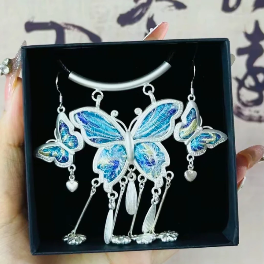 小众设计独具特色手工刺绣吊坠两件套