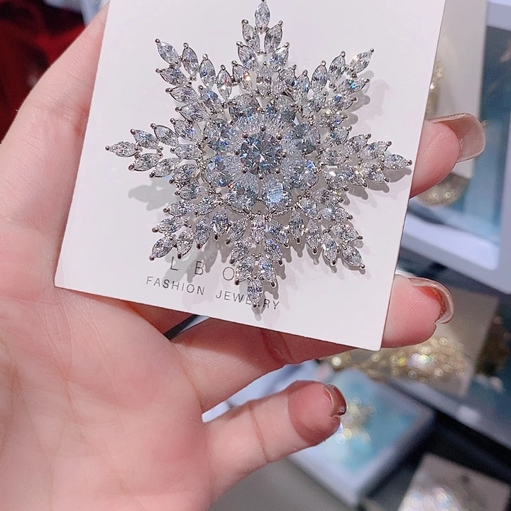 锆石铜合金雪花胸针