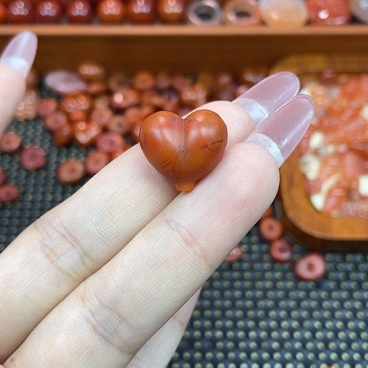 南红玛瑙未镶嵌颈饰屁桃