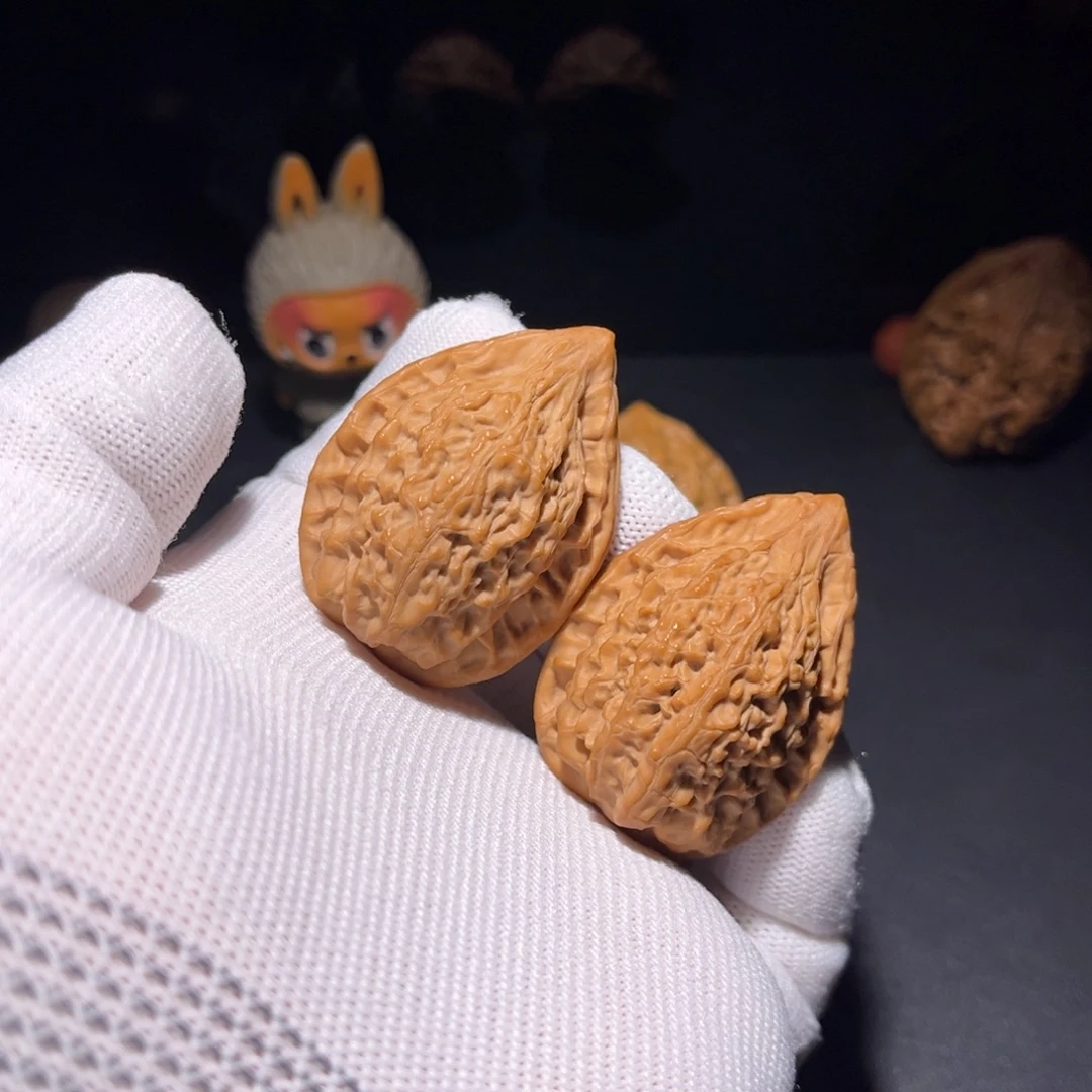 文玩核桃把件33.5mm原树吸血鬼