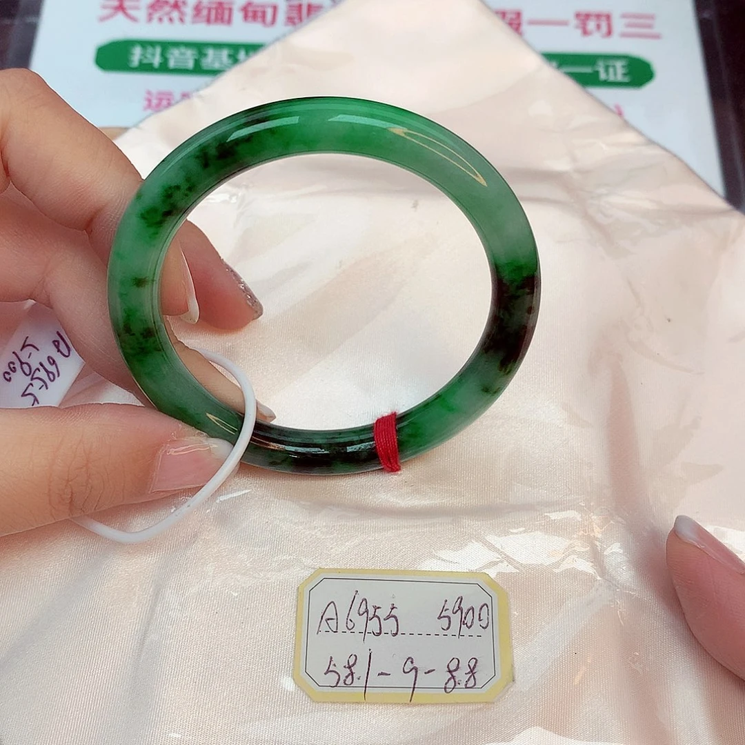 翡翠手镯未镶嵌缅甸翡翠