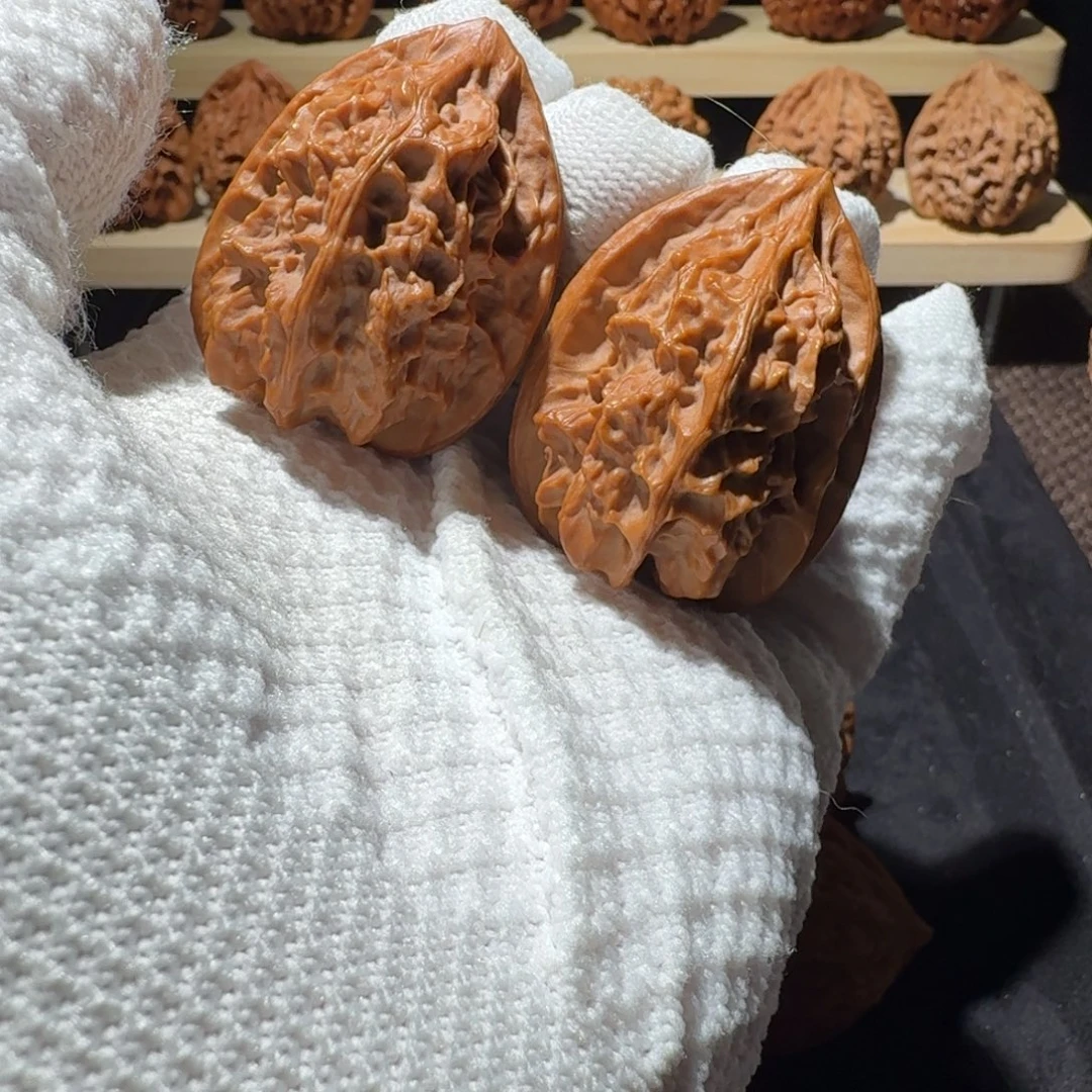 云***杉文玩核桃吊坠34全品龙骨